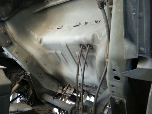 รถอีซูซุ 6 ล้อ ( ไม่ดั้ม )  FRR  190  แรงม้า. ปี 55   สนใจติดต่อ 081 - 6079515