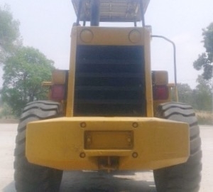 KOBELCO LK600 รถตักล้อยางเอวอ่อน รถบอดี้สวยเดิมๆทั้งคันพร้อมใช้งานได้เลยครับ ต่อแขนให้ยาวแล้วครับสามารถตักขึ้นรถบรรทุกสิบล้อคอกสูงเกษตรได้สบายเลยครับ เครื่องยนต์ ์PD6 เครื่องแรงดีแห้งดีไม่เยิ้ม ทำงานได้สะดวกคล่องตัวดี ระบบของเหลวไฮดรอลิกส์ไม่แตกไม่รั่วซึ่