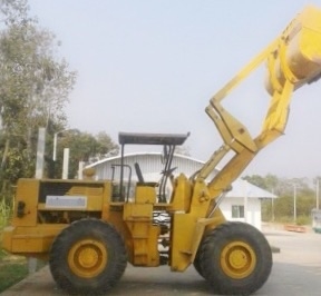 KOBELCO LK600 รถตักล้อยางเอวอ่อน รถบอดี้สวยเดิมๆทั้งคันพร้อมใช้งานได้เลยครับ ต่อแขนให้ยาวแล้วครับสามารถตักขึ้นรถบรรทุกสิบล้อคอกสูงเกษตรได้สบายเลยครับ เครื่องยนต์ ์PD6 เครื่องแรงดีแห้งดีไม่เยิ้ม ทำงานได้สะดวกคล่องตัวดี ระบบของเหลวไฮดรอลิกส์ไม่แตกไม่รั่วซึ่