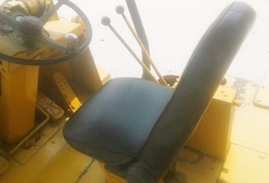 KOBELCO LK600 รถตักล้อยางเอวอ่อน รถบอดี้สวยเดิมๆทั้งคันพร้อมใช้งานได้เลยครับ ต่อแขนให้ยาวแล้วครับสามารถตักขึ้นรถบรรทุกสิบล้อคอกสูงเกษตรได้สบายเลยครับ เครื่องยนต์ ์PD6 เครื่องแรงดีแห้งดีไม่เยิ้ม ทำงานได้สะดวกคล่องตัวดี ระบบของเหลวไฮดรอลิกส์ไม่แตกไม่รั่วซึ่