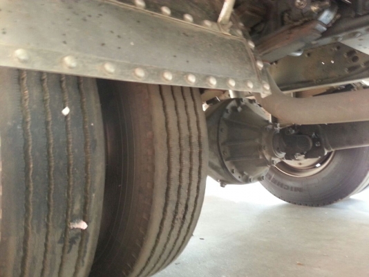 รถอีซูซุ 6 ล้อ ( ไม่ดั้ม )  FRR  190 แรงม้า. ปี 55  ( รถวิ่ง 4xx,xxx กม. )    สนใจติดต่อ  081 - 6079515