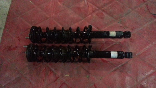 โช๊คหลังโซลูน่า มุมส้มยกชุด 1คู่