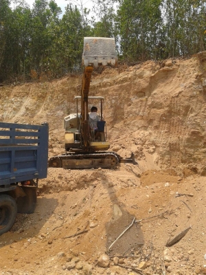 ขายรถแบคโฮ KOMATSU PC30-6พร้อม ใช้งาน ราคาต่อรองได้