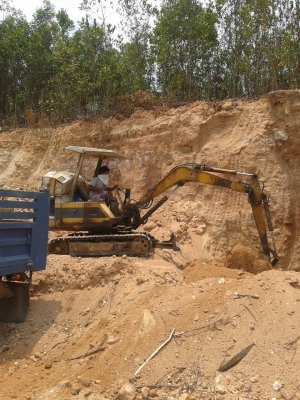 ขายรถแบคโฮ KOMATSU PC30-6พร้อม ใช้งาน ราคาต่อรองได้