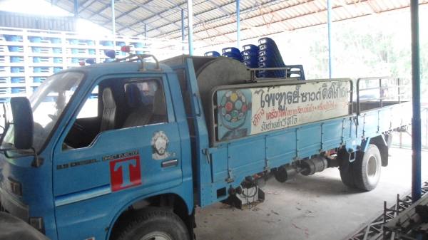 ขายรถบรรทุก6ล้อ2คันพร้อมอุปกรณ์   โต๊ะจีน เครื่องปั่นไฟ2ตัว เต้น 21หลังอุปกรณ์เครื่องโต๊ะจีนครบชุด