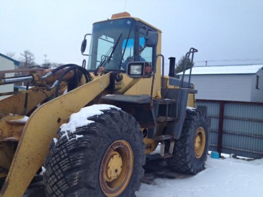 รถตักล้อยาง WA400-3