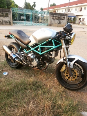 ขาย ducati m900 อินวอยแท้  สภาพเก็บงานใหม่หมดคับ สีสวย เครื่องชัวส์แน่นอน โซ่ สเตอ ใหม่  ยางหน้าหลัง ดอกเหลือๆ ใช้ได้อีกนาน รายละเอียดอย่างอื่นโทรมาคับ  ขอเปิดราคา 115000 สนใจจริงโทรมาต่อรองได้คับ 0903120561 .Line: nooksh.