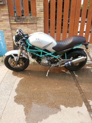 ขาย ducati m900 อินวอยแท้  สภาพเก็บงานใหม่หมดคับ สีสวย เครื่องชัวส์แน่นอน โซ่ สเตอ ใหม่  ยางหน้าหลัง ดอกเหลือๆ ใช้ได้อีกนาน รายละเอียดอย่างอื่นโทรมาคับ  ขอเปิดราคา 115000 สนใจจริงโทรมาต่อรองได้คับ 0903120561 .Line: nooksh.
