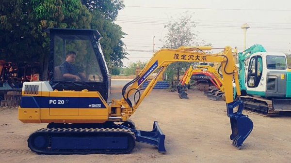 ขายรถขุดเล็ก KOMATSU PC20 รุ่น6