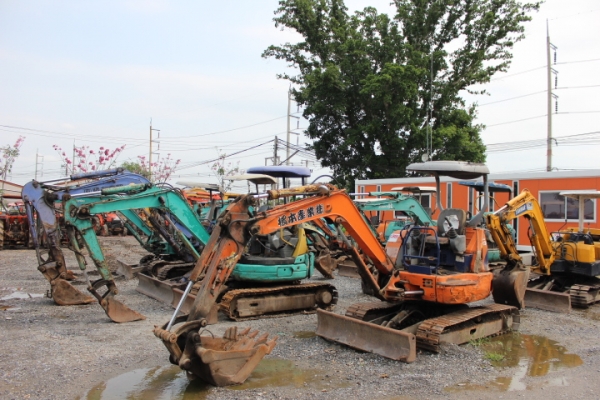 ศูนย์ร่วมเครื่องจักรกลหนักที่ใหญ่ที่สุดในภาคกลาง