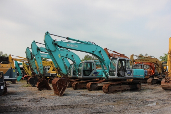 ศูนย์ร่วมเครื่องจักรกลหนักที่ใหญ่ที่สุดในภาคกลาง