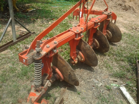 ขายตามพาน4ใบ20นิ้วของยีห้อLCSสภาพไม่มีรอยเชือมติดกับรถไถ36แรงคูโบต้า