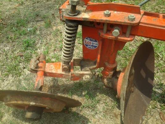 ขายตามพาน4ใบ20นิ้วของยีห้อLCSสภาพไม่มีรอยเชือมติดกับรถไถ36แรงคูโบต้า