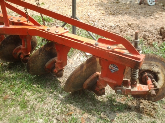 ขายตามพาน4ใบ20นิ้วของยีห้อLCSสภาพไม่มีรอยเชือมติดกับรถไถ36แรงคูโบต้า