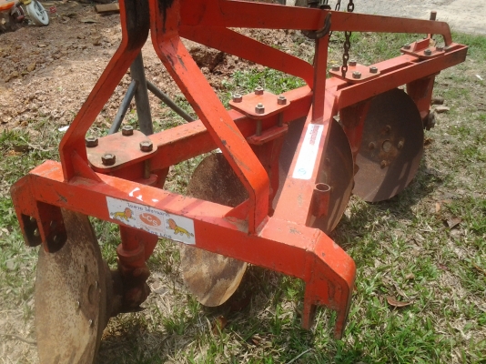 ขายตามพาน4ใบ20นิ้วของยีห้อLCSสภาพไม่มีรอยเชือมติดกับรถไถ36แรงคูโบต้า