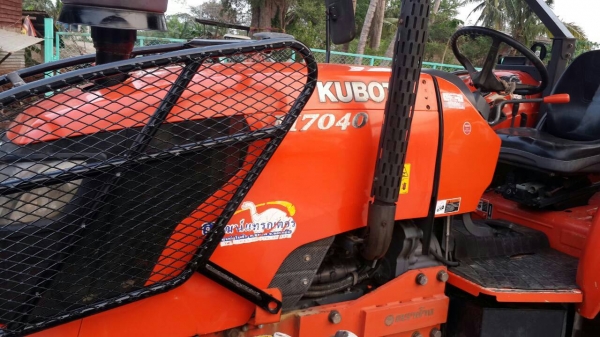 ขายรถไถ KUBOTA M 7040 สภาพดีสวยเดิมๆพร้อมใช้งาน อุปกรณ์ครบ 3 ชิ้นมีพร้อมดันหน้า ผานพรวนและ โรตารี่