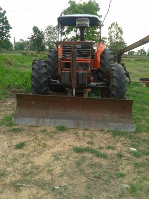 ขายรถไถKUBOTA 95แรง อุปกรณ์ดันหน้า-ผานหลัง ขับเคลื่อน4ล้อ 4x4 เครื่องดี ช่วงล่างดี ทำงานขยัน แรงดี สภาพพร้อมใช้งาน เล่มทะเบียนพร้อมโอน สนใจโทร 090-8588220คุณนะ 093-3258446คุณบิว ID:narong498 หรือ www.truck.in.th/498 หรือเพจFacebook ณรงค์ ซื้อขายรถมือสอง (