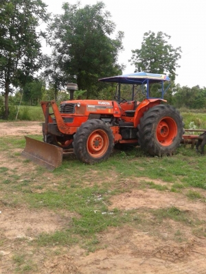 ขายรถไถKUBOTA 95แรง อุปกรณ์ดันหน้า-ผานหลัง ขับเคลื่อน4ล้อ 4x4 เครื่องดี ช่วงล่างดี ทำงานขยัน แรงดี สภาพพร้อมใช้งาน เล่มทะเบียนพร้อมโอน สนใจโทร 090-8588220คุณนะ 093-3258446คุณบิว ID:narong498 หรือ www.truck.in.th/498 หรือเพจFacebook ณรงค์ ซื้อขายรถมือสอง (