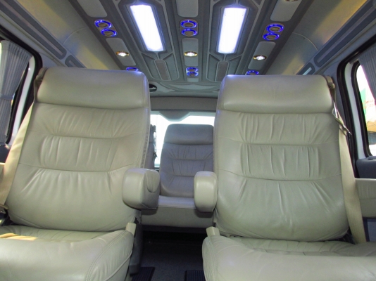 แวนทูรี 2009 แต่งเต็ม รถครอบครัวใช้งานมาน้อย ดูแลดีราคา 679,000 สนใจโทร 0927856667 เจี๊ยบ