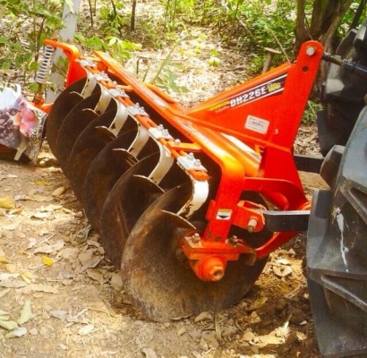 KUBOTA L4708 SP - 2 เพลา ปี 57 สวยจัดทั้งคัน ใช้งาน 90 ชม. อุปกรณ์ครบ 3 ชิ้น โรตารี่ ใบดันหน้า ผานพรวนดิน 6 เครื่องแน่นแรงดีสุดๆครับ ระบบเกียร์ใช้งานได้ดีเดิมๆไม่มีปัญหา ช่วงล่างแน่น ยางสภาพดี 80\% พร้อมใช้งาน ราคาต่อรองเงินดาวน์ได้ครับ