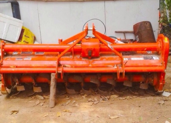 KUBOTA L4708 SP - 2 เพลา ปี 57 สวยจัดทั้งคัน ใช้งาน 90 ชม. อุปกรณ์ครบ 3 ชิ้น โรตารี่ ใบดันหน้า ผานพรวนดิน 6 เครื่องแน่นแรงดีสุดๆครับ ระบบเกียร์ใช้งานได้ดีเดิมๆไม่มีปัญหา ช่วงล่างแน่น ยางสภาพดี 80\% พร้อมใช้งาน ราคาต่อรองเงินดาวน์ได้ครับ
