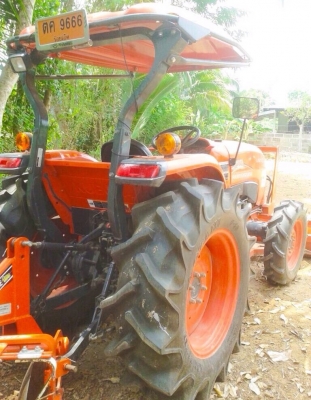 KUBOTA L4708 SP - 2 เพลา ปี 57 สวยจัดทั้งคัน ใช้งาน 90 ชม. อุปกรณ์ครบ 3 ชิ้น โรตารี่ ใบดันหน้า ผานพรวนดิน 6 เครื่องแน่นแรงดีสุดๆครับ ระบบเกียร์ใช้งานได้ดีเดิมๆไม่มีปัญหา ช่วงล่างแน่น ยางสภาพดี 80\% พร้อมใช้งาน ราคาต่อรองเงินดาวน์ได้ครับ