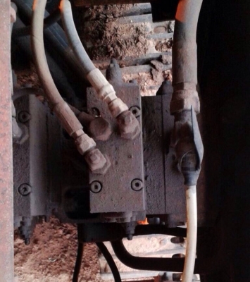 KOMATSU PC 120-3 เอกสารใบอินวอย รถสภาพดีพร้อมทำงานได้เลยครับ เครื่องยนต์เดิมๆปั๊มเดิมทำงานได้เร็ว ภายในเก๋งคอนโทรลยาว บังคับง่ายใช้งานได้คล่องตัวดีครับ ภายนอกบูมอาร์มสวยมีปะมีดามบ้างเล็กน้อยครับ ช่วงล่างเอวแน่น เหลมสวยไม่ผุ โรลเลอร์โซ่บูทใบแทรกสภาพดีประมา