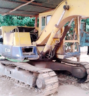 KOMATSU PC 120-3 เอกสารใบอินวอย รถสภาพดีพร้อมทำงานได้เลยครับ เครื่องยนต์เดิมๆปั๊มเดิมทำงานได้เร็ว ภายในเก๋งคอนโทรลยาว บังคับง่ายใช้งานได้คล่องตัวดีครับ ภายนอกบูมอาร์มสวยมีปะมีดามบ้างเล็กน้อยครับ ช่วงล่างเอวแน่น เหลมสวยไม่ผุ โรลเลอร์โซ่บูทใบแทรกสภาพดีประมา