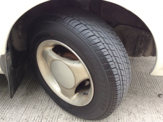 ขายรถนิสสัน ซันนี่B11 ปี89 เครื่องเดิม1.3 เกียร์ธรรมดา ภายในสวยๆเบาะหนังไม่มีขาด ภายในสะอาดไม่มีกลิ่นอับ แอร์เย็น ระบบทุกอย่างใช้ได้หมด ตัวถังสวยสีเต็มเงา แม็ก14" ยางใหม่ ภาษีไม่ขาดต่อ รถสวยพร้อมใช้งานได้เลยครับ