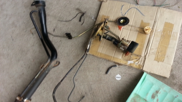 ชุดลูกลอย และปั้มในถังน้ำมัน โซลูน่า