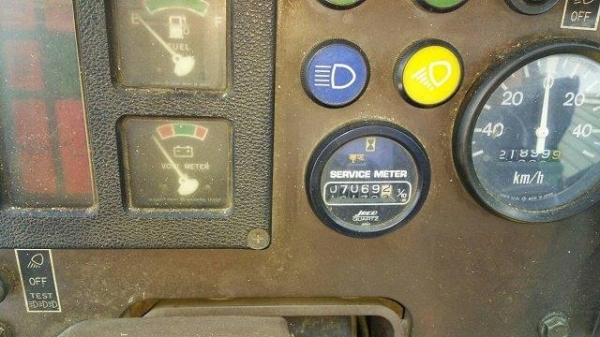 รถตักล้อยาง KOMATSU WA100-1 S/N 33107 8069 ชั่วโมง  21,899 กิโล  ปี 1991 รถนอกนำเข้าจากญี่ปุ่น