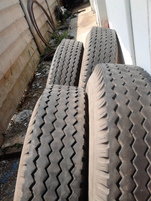 9.00-20 BRIDGESTONE มี 4 ล้อ ยางรอง และยางใน พร้อม TEL.081-427-3941 9.00-20 BRIDGESTONE มี 4 ล้อ ยางรอง และยางใน พร้อม TEL.081-427-3941