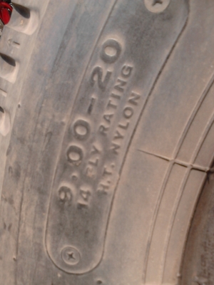 9.00-20 BRIDGESTONE มี 4 ล้อ ยางรอง และยางใน พร้อม TEL.081-427-3941 9.00-20 BRIDGESTONE มี 4 ล้อ ยางรอง และยางใน พร้อม TEL.081-427-3941