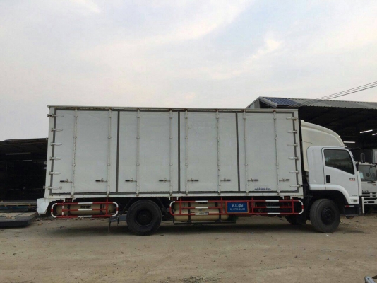 ขายรถบรรทุก 6 ล้อตู้ติดแก็สโรงงาน ISUZU FTR 240 แรงม้าปี 2554 ยาว 7.20 เมตร ราคา 1250000