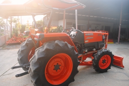 ขายรถไถKubota L4508DI (4WD) พร้อมใบมีดหน้า ขายรถไถKubota L4508DI (4WD) พร้อมใบมีดหน้า