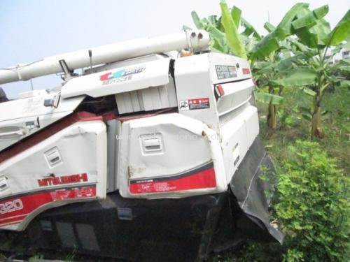 รถเกี่ยวข้าวนั่งขับ   MITSUBISHI     MC320G    รหัสสินค้า : 80802326  หรือเพิ่มเติมไดที่ www.nihonmono.com