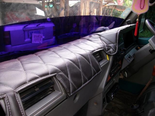 ต้องการขายรถตู้ Nissan urvan