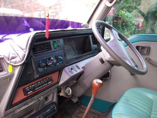 ต้องการขายรถตู้ Nissan urvan