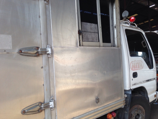 ขายรถ 6 ล้อ อีซูซุ NQR ปี 2549 เครื่อง 150 แรง ตู้ยาว 5.50 เมตร