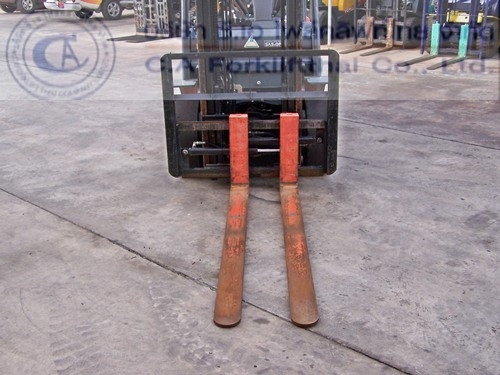 ขายรถ โฟล์คลิฟท์ TOYOTA รุ่น 8-FD25 ใช้งานมาเพียง 2000 ชม