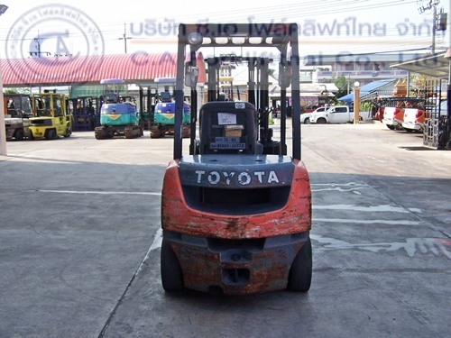 ขายรถ โฟล์คลิฟท์ TOYOTA รุ่น 8-FD25 ใช้งานมาเพียง 2000 ชม