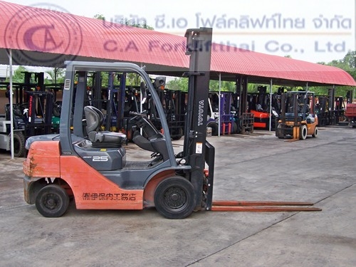 ขายรถ โฟล์คลิฟท์ TOYOTA รุ่น 8-FD25 ใช้งานมาเพียง 2000 ชม