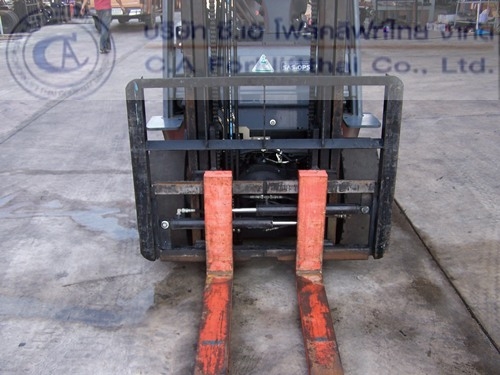 ขายรถ โฟล์คลิฟท์ TOYOTA รุ่น 8-FD25 ใช้งานมาเพียง 2000 ชม