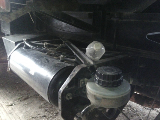 รถฮีโน่ 10 ล้อดั้ม 260 แรงม้า. ปี 49  ( ขายแม่ , ลูก. )   สนใจติดต่อ 081 - 6079515