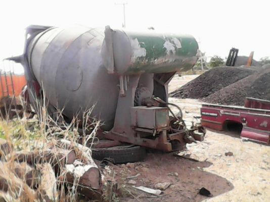 ขายด่วนรถโม้ปูน6คิวโม้ตรงปั้มสภาพดีมากโม้ตรงทําใหม่พร้อมใช้