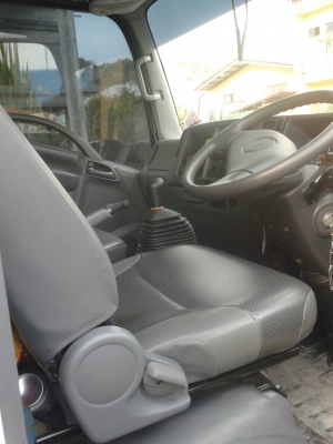 ขายรถบรรทุก 4 ล้อใหญ่ ISUZU NMR 130 แรงม้าปี 2556 ขายดาวน์ 350000