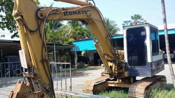 KOMATSU pc60-3ติดหัวเบเกอร์เจาะพร้อมบุ้งกี้ราคา425,000ยากขายด่วน370,000 KOMATSU pc60-3ติดหัวเบเกอร์เจาะพร้อมบุ้งกี้ราคา425,000ยากขายด่วน370,000
