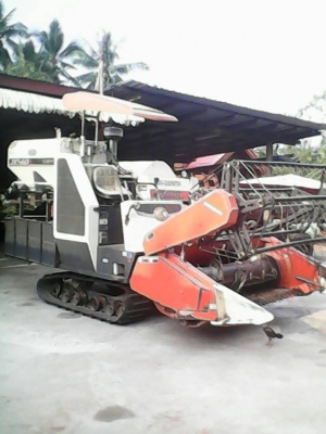 ขายรถเกี่ยว คูโบต้า DC 60    300,000.-