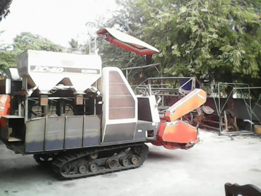 ขายรถเกี่ยว คูโบต้า DC 60    300,000.-