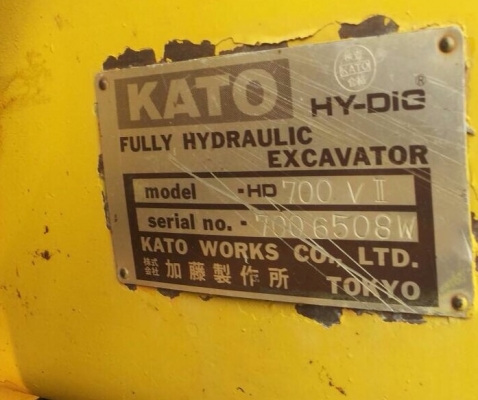 KATO HD-700 ไฟฟ้าครบ หน้าจอเต็ม แอร์เย็น รถบอดี้สวยเดิมดีมากครับพร้อมทำงานได้เลย เครื่องยนต์เดิมๆปั๊มเดิมทำงานเร็วไม่มีโหลด ภายในเก๋งสะอาดใส คอนโทรลสั้น ทำงานคล่องเร็วดี ภายนอกบูมอาร์มสวยๆไม่มีปะไม่มีดาม ช่วงล่างเต็มดีประมาณ 75\% พร้อมใช้งาน เอกสารสัญญ